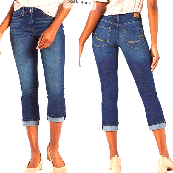 Levi's Denim - Signature by Levi Strauss & Co. Gold Label Women's Mid-Rise Slim Fit Capris